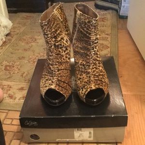 City Streets Leopard Soft Fabric sz7